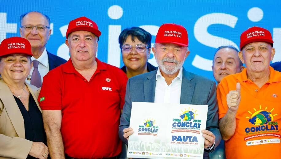 Lula pede mobilização contra pejotização e defende fim da escala 6x1 em reunião