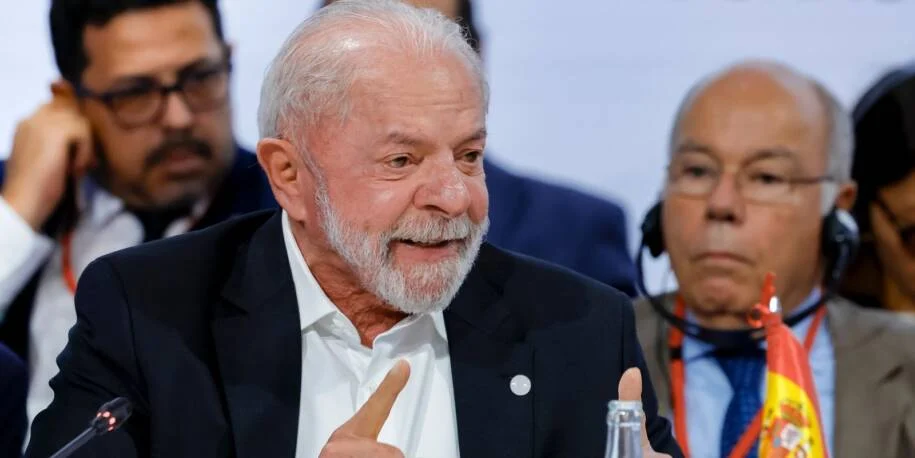 Lula propõe redução da jornada de trabalho e enfrenta resistência empresarial