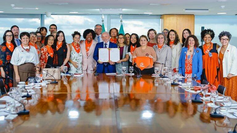 Lula sanciona lei que garante doulas em hospitais e transforma atendimento às mulheres