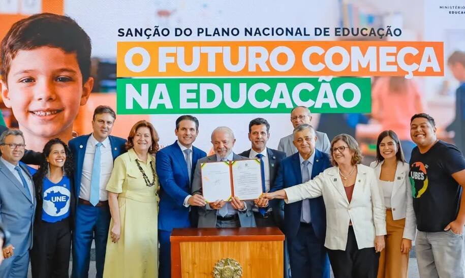Lula sanciona novo PNE e estabelece metas audaciosas para a educação brasileira