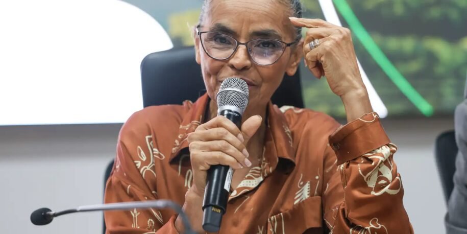 Marina Silva entrega MMA com desmatamento reduzido e João Paulo Capobianco no comando