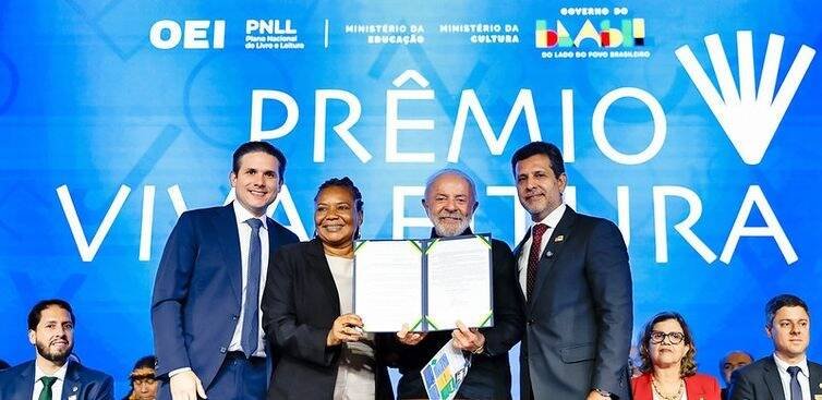 MEC Livros amplia acervo para 25 mil obras e Lula anuncia novas metas de leitura
