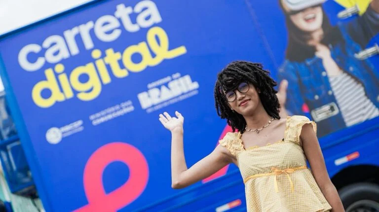 Ministério das Comunicações amplia Carreta Digital e promete formar 3 mil jovens