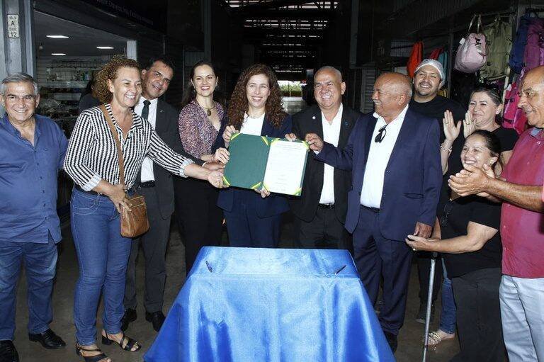 Ministra Esther Dweck autoriza revitalização do Shopping Popular em Brasília
