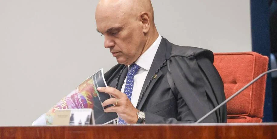Ministro Alexandre de Moraes abre inquérito contra Flávio Bolsonaro por calúnia a Lula