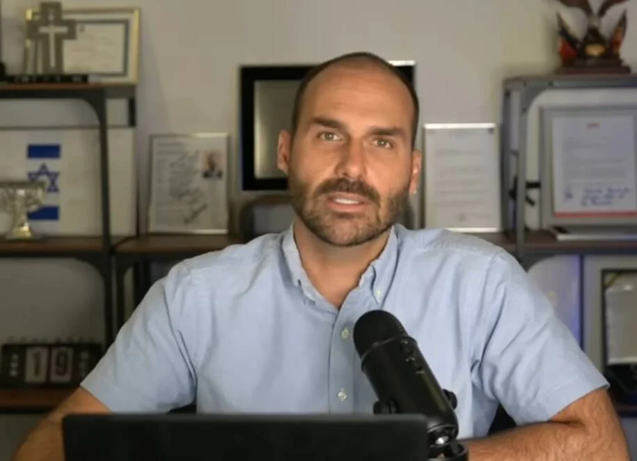 Ministro Alexandre de Moraes condena Eduardo Bolsonaro a um ano por difamação