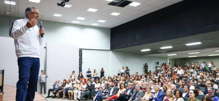 Ministro Alexandre Padilha destina R$ 8,6 milhões para UFRJ e revoluciona SUS