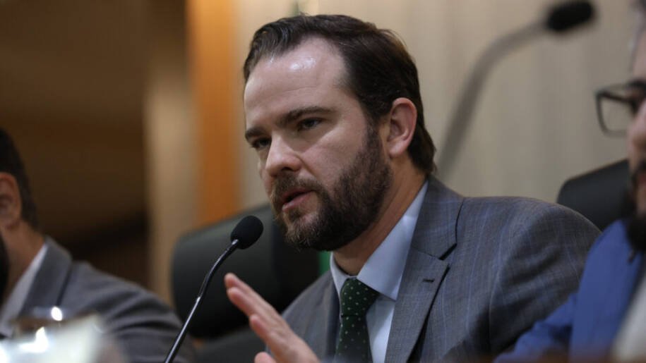 Ministro Dario Durigan descarta classificação de PCC e CV como terroristas e gera tensão