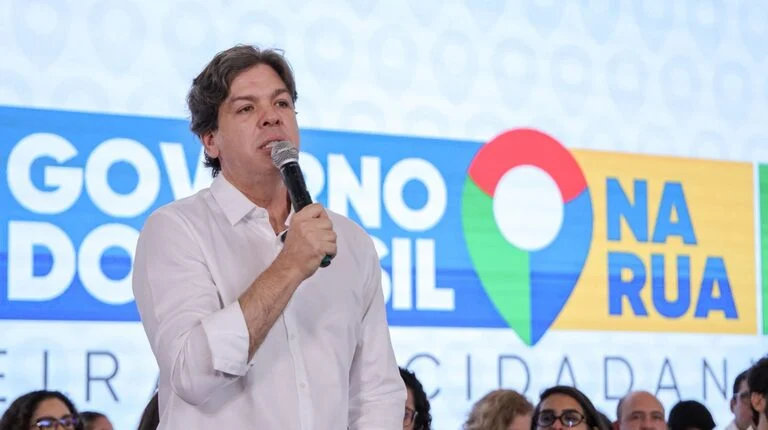 Ministro Frederico de Siqueira Filho anuncia doação de 150 computadores em Recife