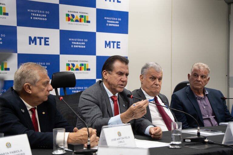 Ministro Luiz Marinho confirma análise de linha de crédito para 600 mil taxistas