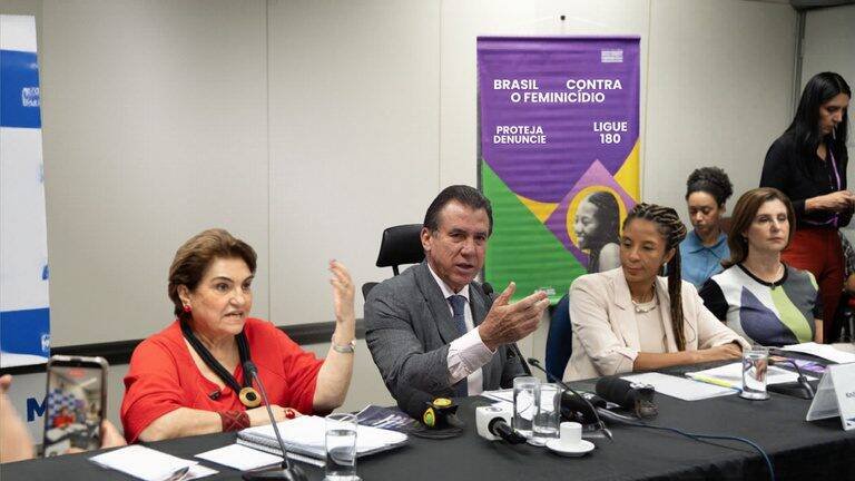 Ministro Luiz Marinho revela que mulheres ganham 21,3% a menos que homens