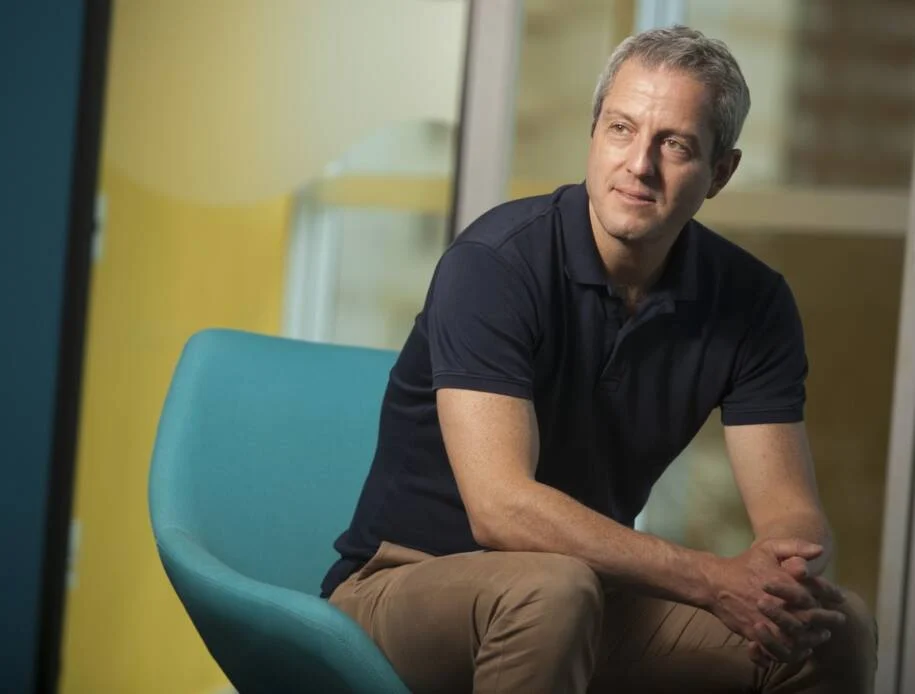 Neon reduz prejuízo em 2025 e prevê crescimento forte em 2026; Ibovespa dispara!