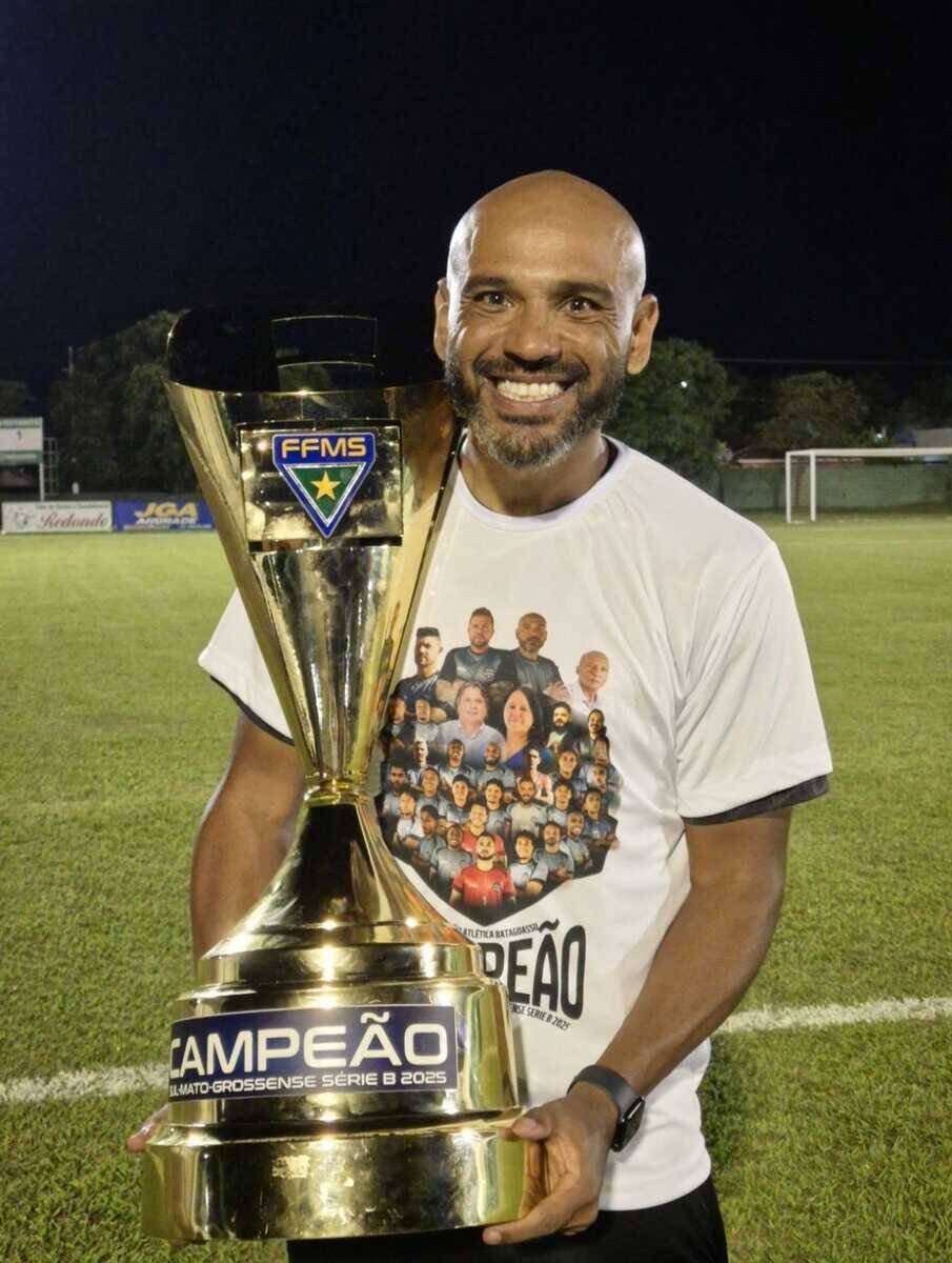 Operário contrata Diego Souza após demissão de Paulo Massaro e busca recuperação