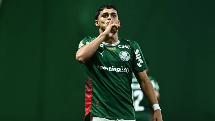 Palmeiras avança na Copa do Brasil com vitória, mas Vitor Roque preocupa novamente