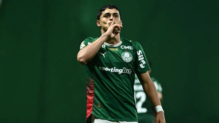 Palmeiras avança na Copa do Brasil com vitória, mas Vitor Roque preocupa novamente