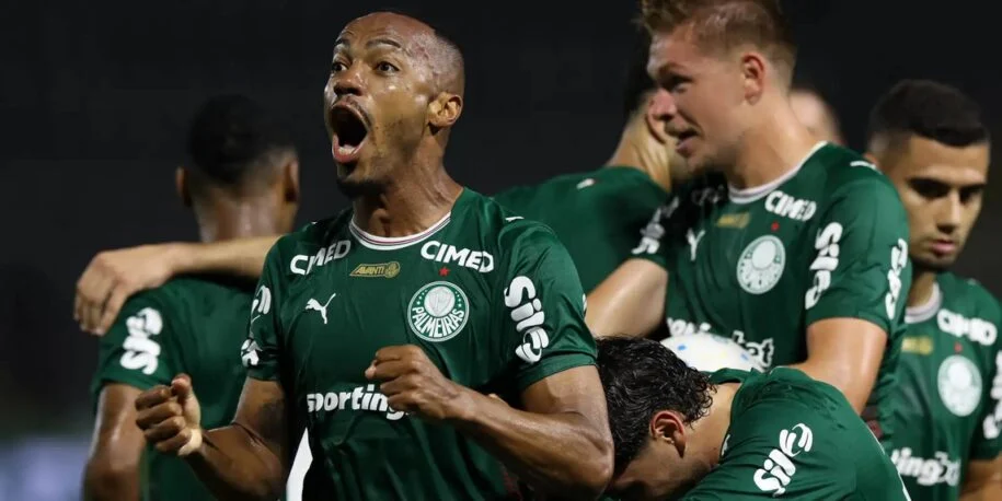 Palmeiras vence Grêmio com dois gols de Marlon Freitas e mantém liderança isolada