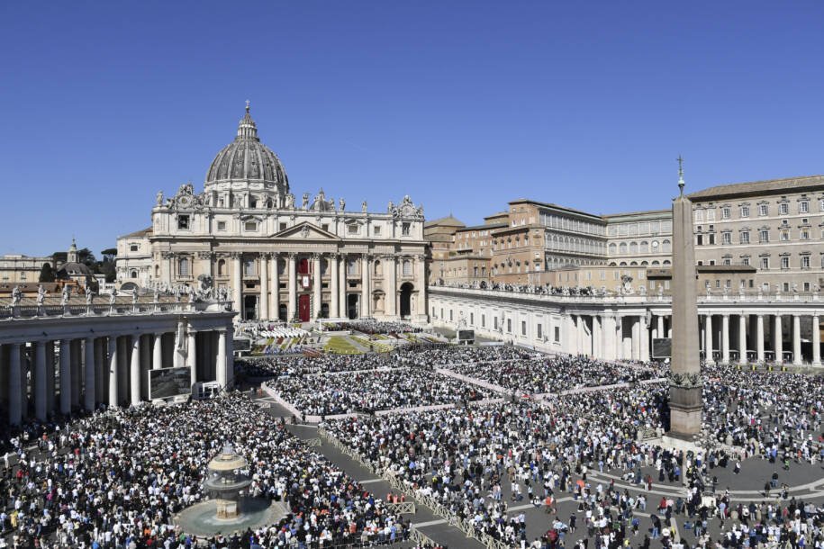 Papa Leão XIV clama por paz em primeira Missa de Páscoa, mas ignora crises globais