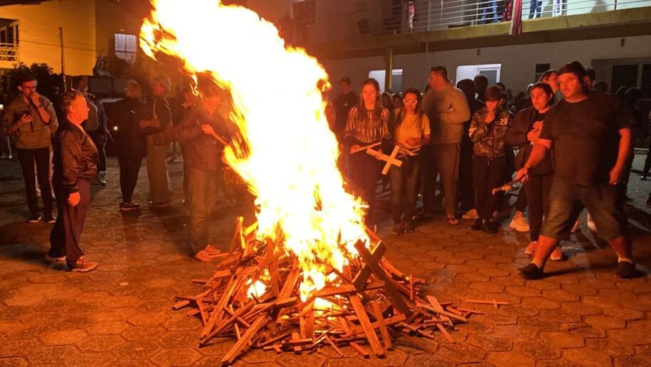 Paróquia Senhor Bom Jesus dos Aflitos realiza Procissão das Cruzes em Porto Belo