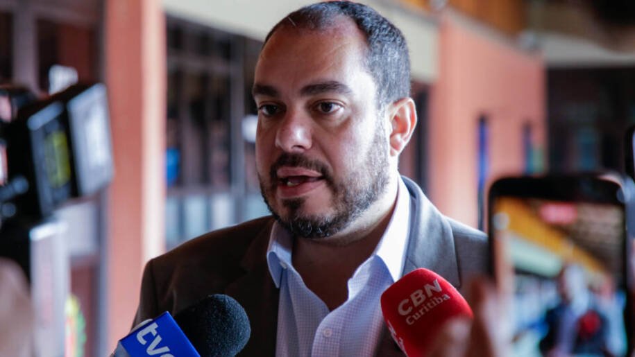 Paulo Martins confirma pré-candidatura a deputado federal e desafia Sergio Moro