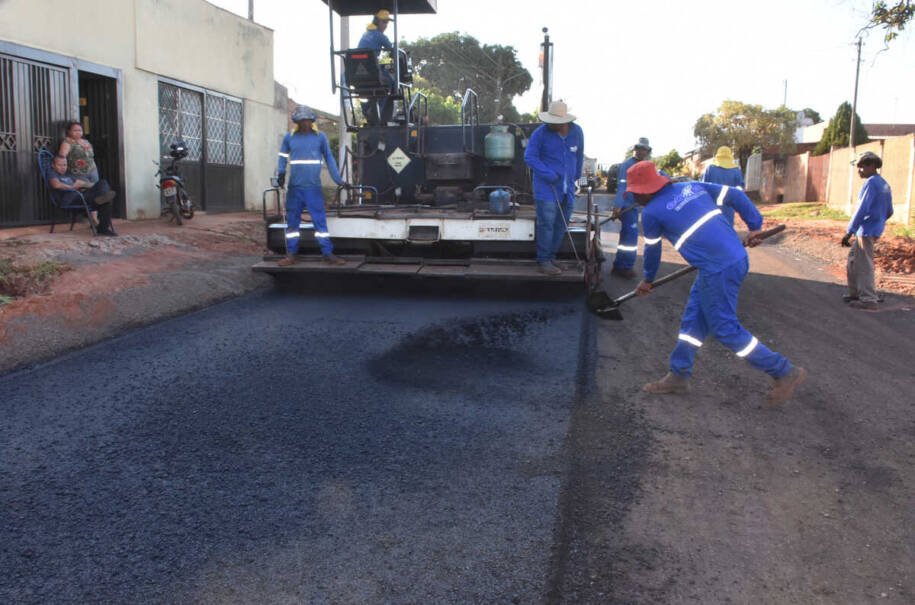 Prefeita Adriane Lopes libera R$ 100 milhões para asfalto em Campo Grande