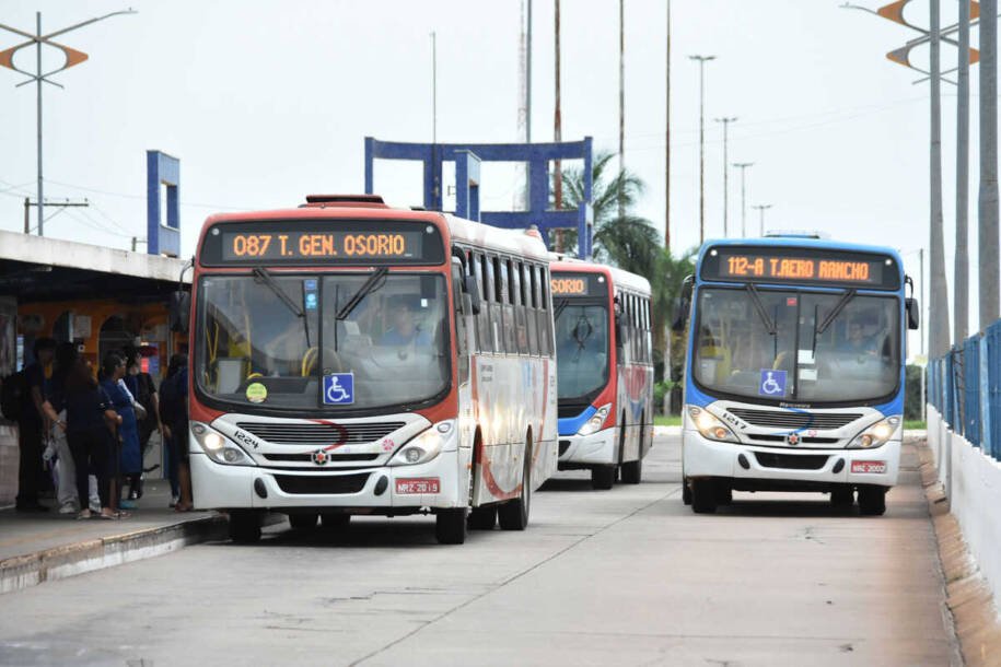 Prefeita Adriane Lopes veta gratuidade de ônibus para alunos de cursinho pré-vestibular