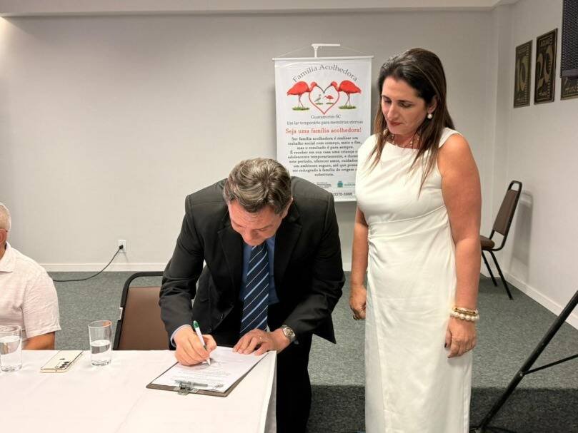 Prefeito Adriano Zimmermann homologa leis que fortalecem proteção infantil em Guaramirim