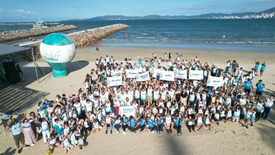 Prefeito Alexandre Xepa elogia entrega de 5 mil uniformes em Itapema