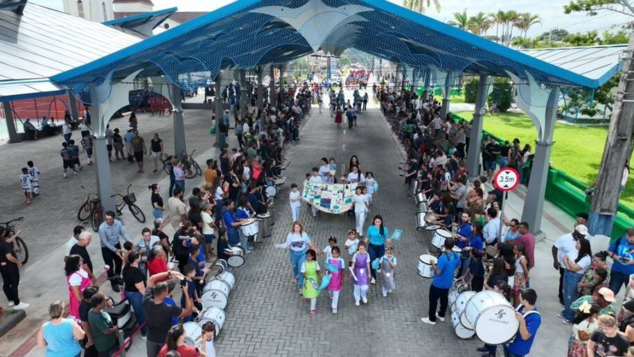 Prefeito Gordo Jasper celebra 150 anos de Araquari com desfile cívico emocionante