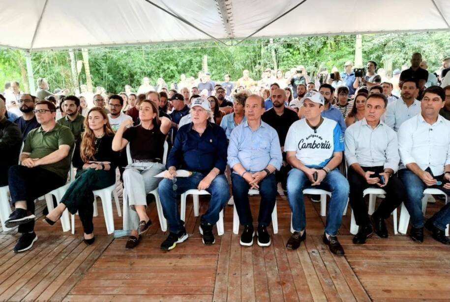 Prefeito Leonel Pavan assina licitação de R$ 29 milhões para estrada em SC