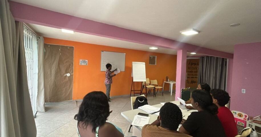 Prefeitura de Balneário Camboriú lança aulas gratuitas de português para imigrantes