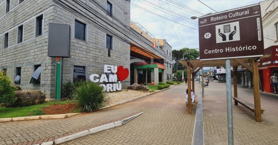 Prefeitura de Camboriú abre 100 vagas em concursos, incluindo 18 para agente de trânsito