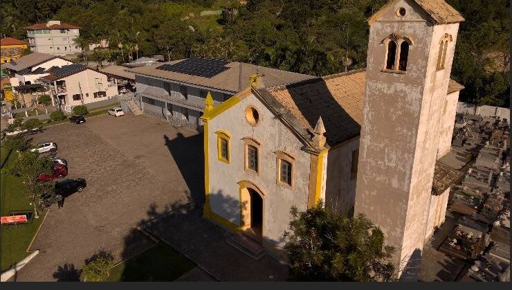 Prefeitura de Porto Belo acelera pintura da Igreja Matriz enquanto busca R$ 3 milhões