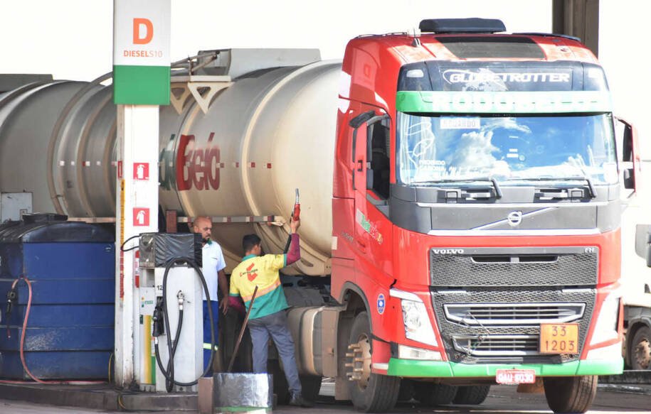 Procon de MS revela queda nos preços do diesel em Campo Grande; tensão no Oriente Médio persiste