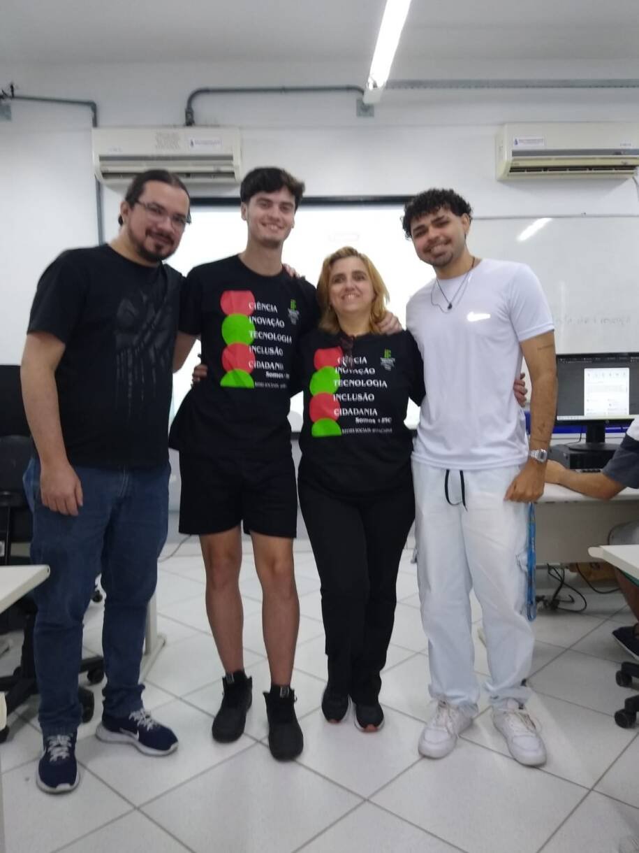 Professora do IFSC revela impactos da IA na educação em seminário tenso