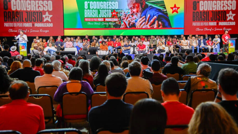 PT encerra Congresso Nacional com manifesto e críticas a Trump em Brasília