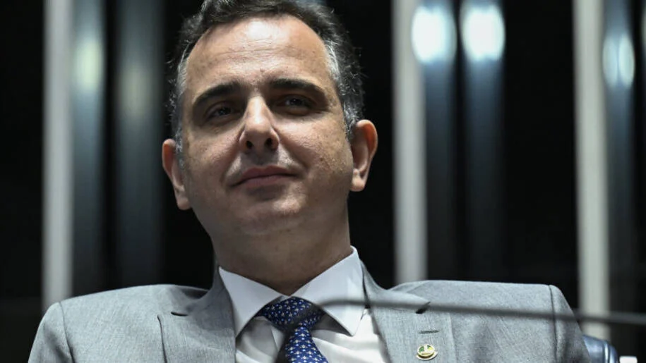 Rodrigo Pacheco critica sucateamento em Minas e se filia ao PSB para 2026