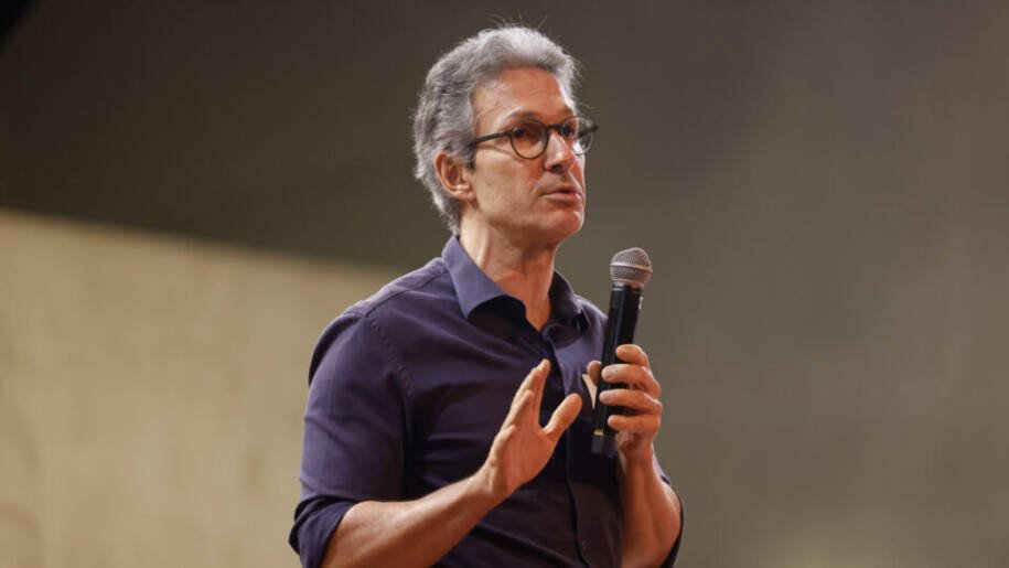 Romeu Zema compara ministros do STF a abusos na Igreja e provoca tensão