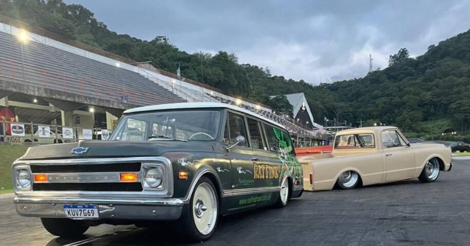 Rota do Antigomobilismo: Balneário Camboriú recebe 500 carros clássicos em desfile