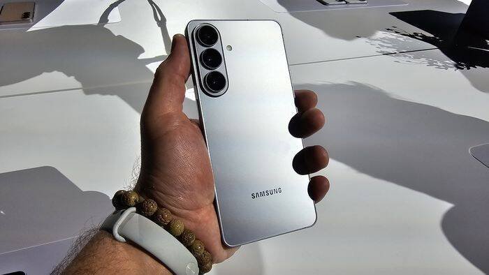 Samsung decide parar de fabricar celulares pequenos e gera polêmica com S Pen