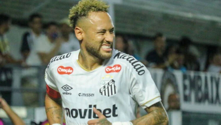 Santos e Coritiba empatam sem gols, Neymar brilha ao acertar a trave