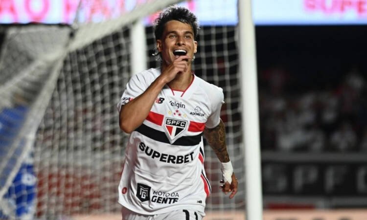 São Paulo atropela Cruzeiro por 4 a 1 e Ferreirinha brilha com 3 gols