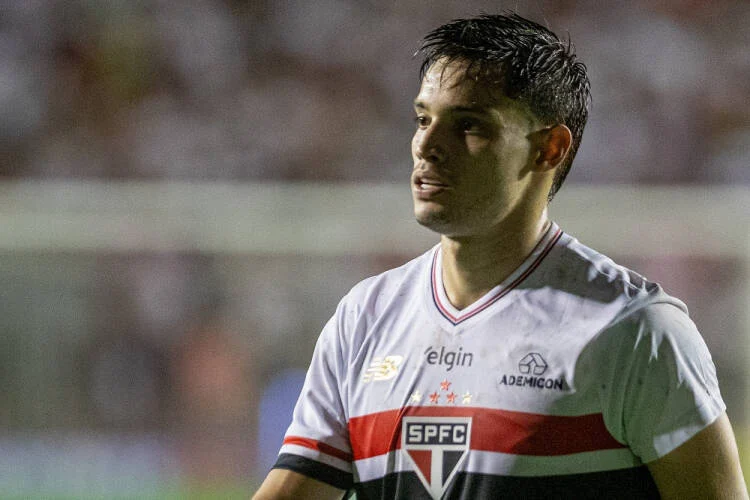 São Paulo supera Boston River com gol de Bobadilla em jogo marcado por ventos fortes
