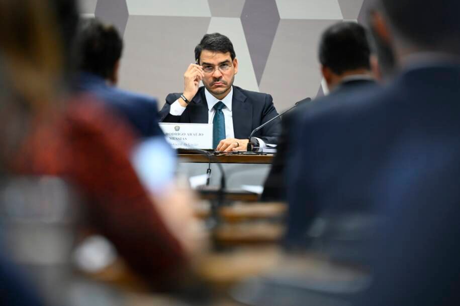 Senado rejeita Jorge Messias ao STF e Lula enfrenta derrota histórica