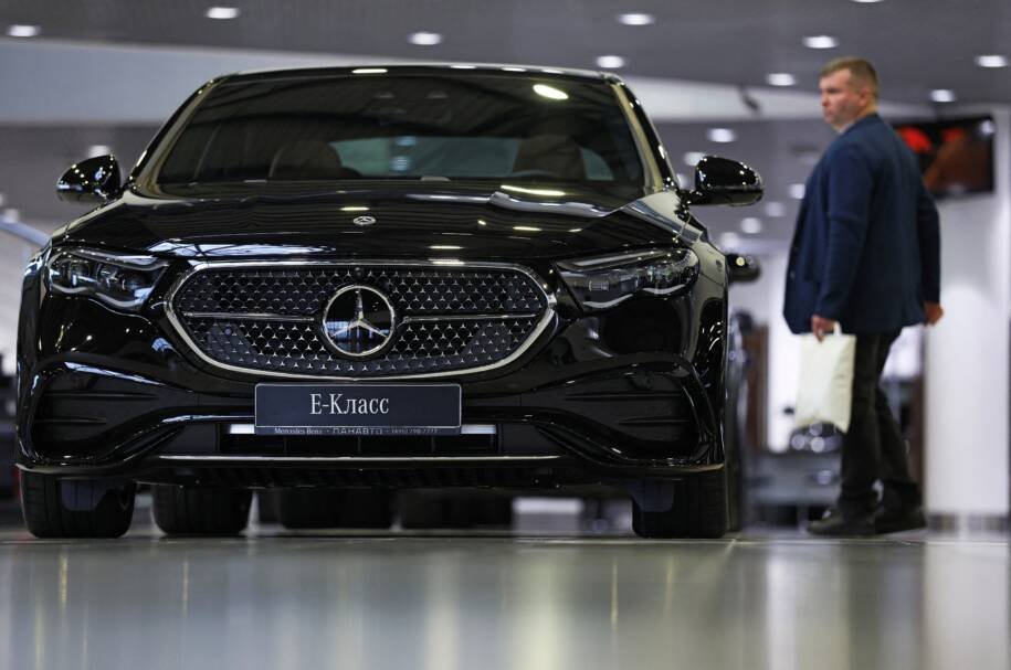 Senado rejeita Jorge Messias ao STF e Mercedes-Benz registra queda de 17% no lucro