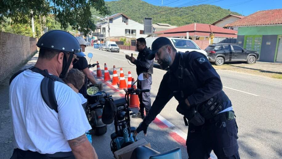 SETRANPEN inicia blitzes educativas e impõe novas regras para ciclomotores