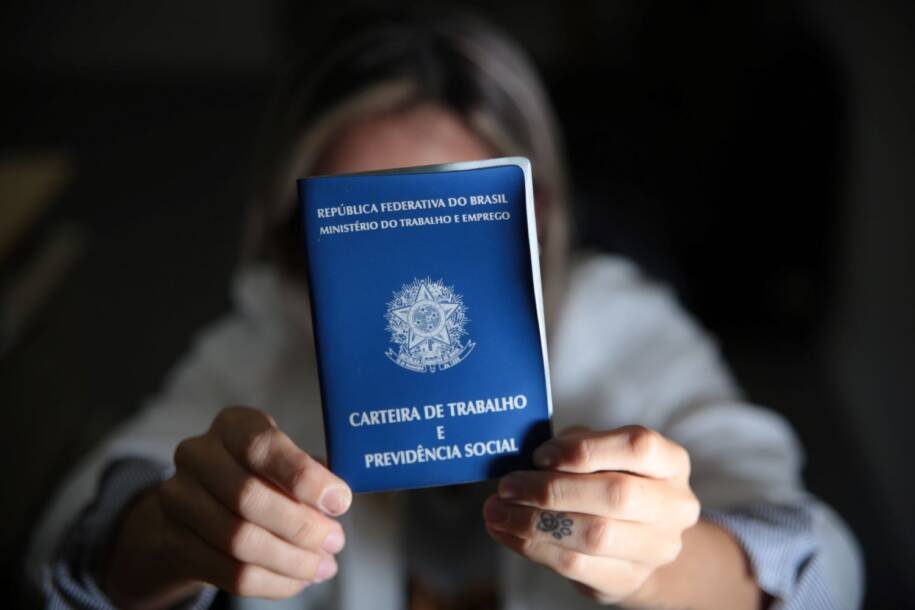 Sine SC anuncia 8.634 vagas de emprego e Carlos Alberto Arns Filho destaca oportunidades