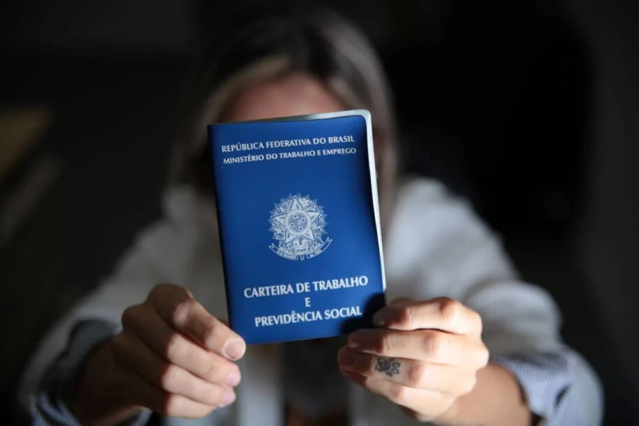 Sine SC anuncia 8.634 vagas de emprego e Carlos Alberto Arns Filho destaca oportunidades