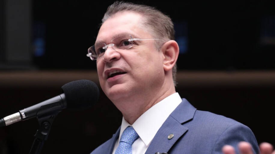 Sóstenes Cavalcante critica propostas de Erika Hilton e Reginaldo Lopes sobre jornada de trabalho