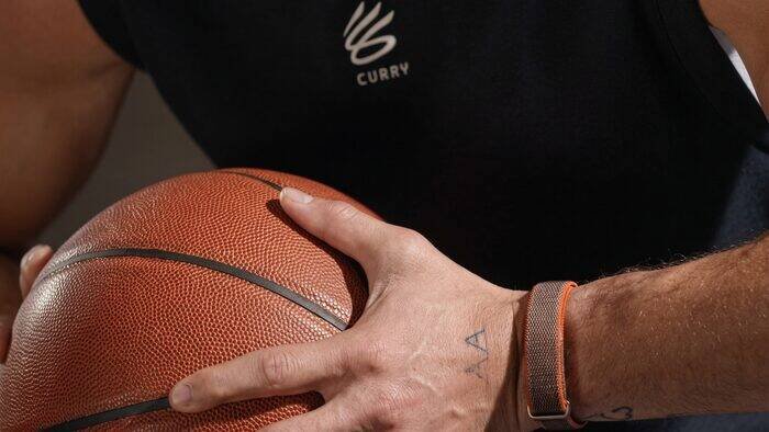 Stephen Curry apresenta nova pulseira inteligente do Google que promete revolucionar a saúde