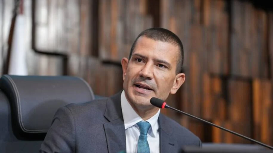 STF suspende eleições e provoca disputa acirrada entre Eduardo Paes e Douglas Ruas
